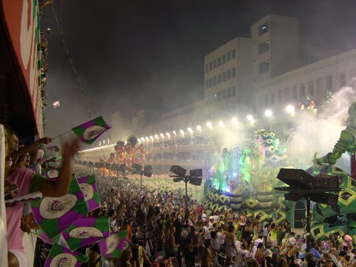 Using Green Rugs in Carnival Floats